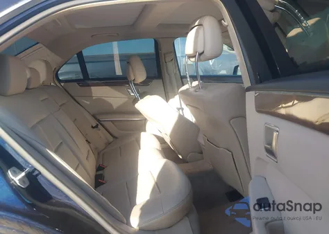 2014 Mercedes-Benz E 350 z USA, uszkodzony, nr VIN WDDHF5KBXEA786748